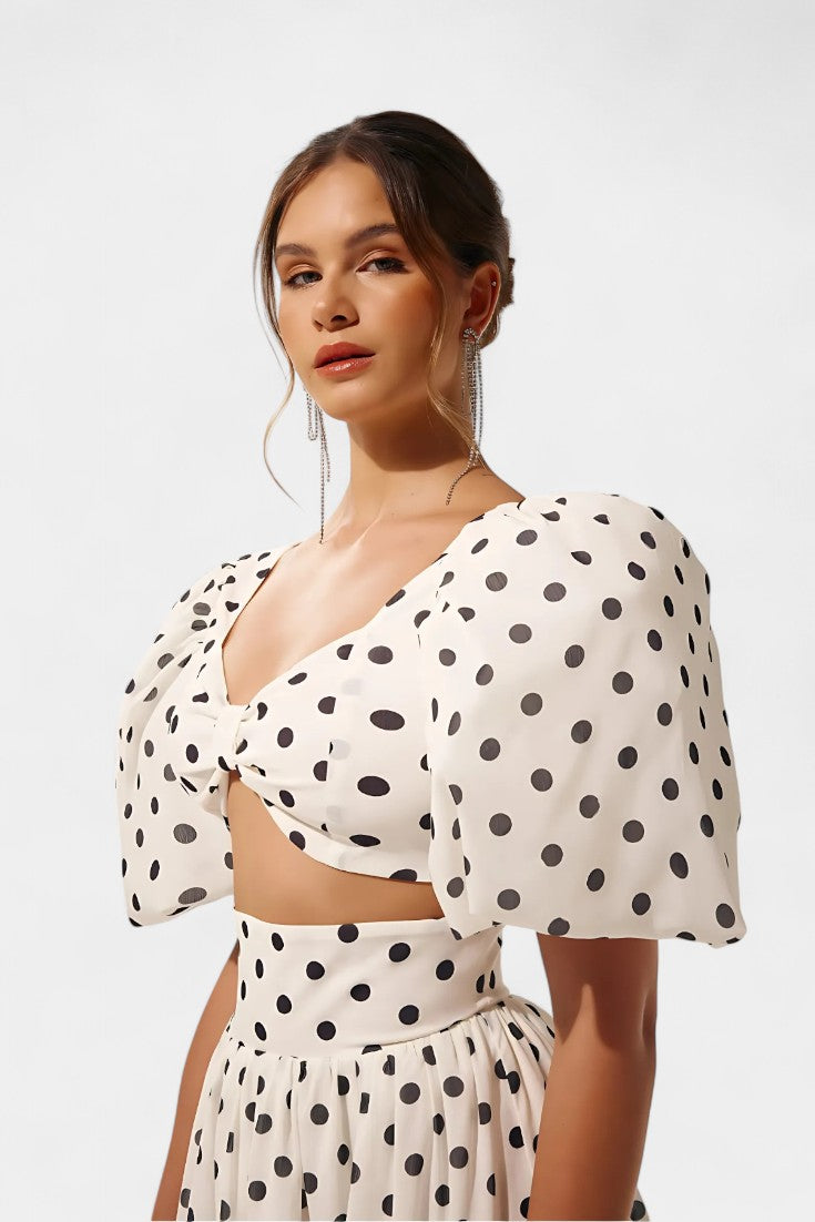 Sherine Polka Dot Sijonų ir Marškinių Komplektas su Pūkuotomis Rankovėmis